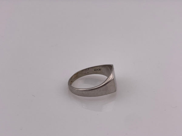 size 5.75 10k white gold signet ring