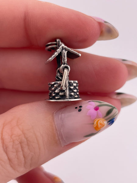 sterling silver rhodium plated Beau wishing well pendant