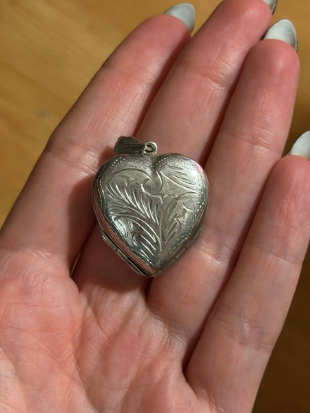 RESERVED PRIVATE LISTING -- sterling silver heart clover locket pendant A3