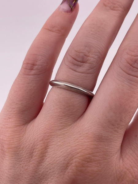 size 7.25 sterling silver carinated band ring