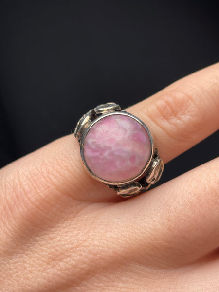 size 5 sterling silver pink glass leaf ring