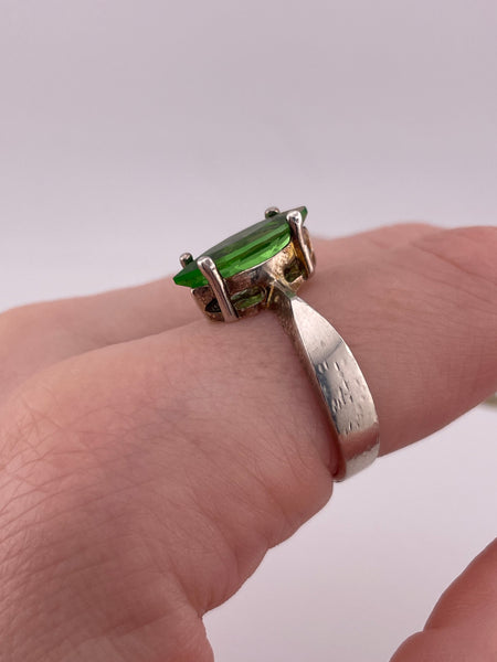 size 9 sterling silver faceted green glass ring