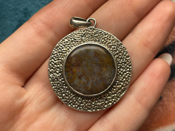 sterling silver round agate pendant