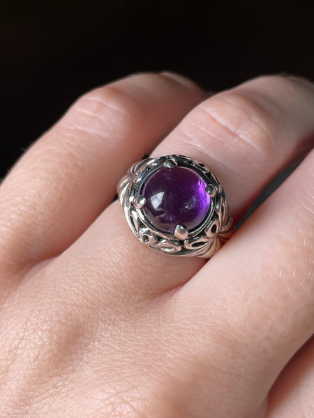 size 6 sterling silver domed amethyst cut-out ring