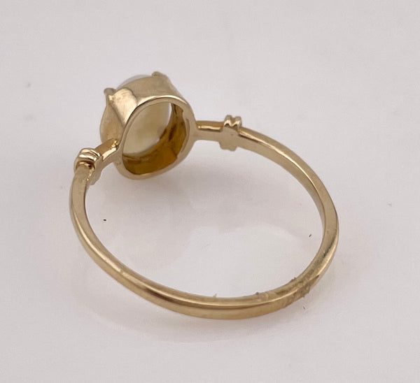 size 5.5 10k yellow gold opal ring