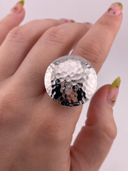 size 8.25 rhodium plated sterling silver chunky stoneless hammered circle scroll cut-out ring