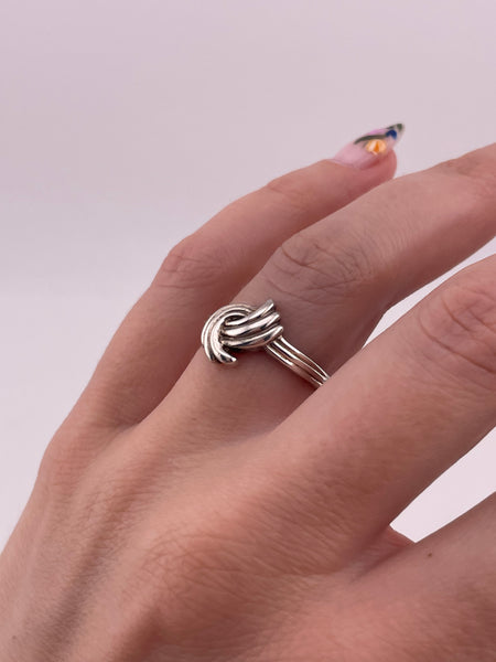 size 7.25 sterling silver stoneless lined ring