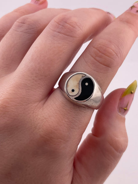 size 10.5 sterling silver Mexican yin-yang resin ring