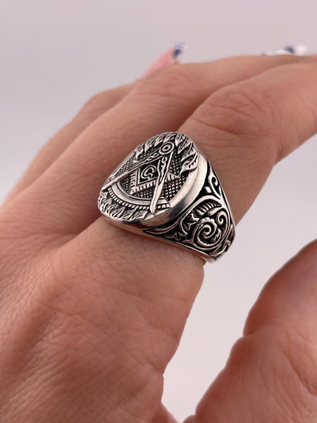 size 8.5 sterling silver Masonic ring