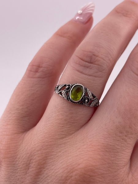 size 7.75 sterling silver faceted green glass ring