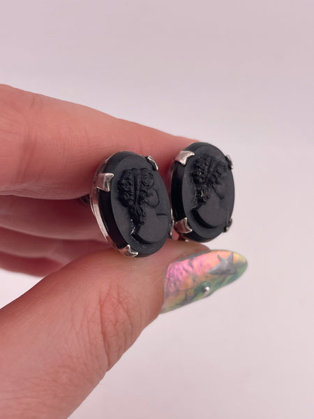 sterling silver molded plastic cameo screw-back earrings