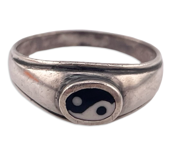 size 8 sterling silver resin yin-yang ring
