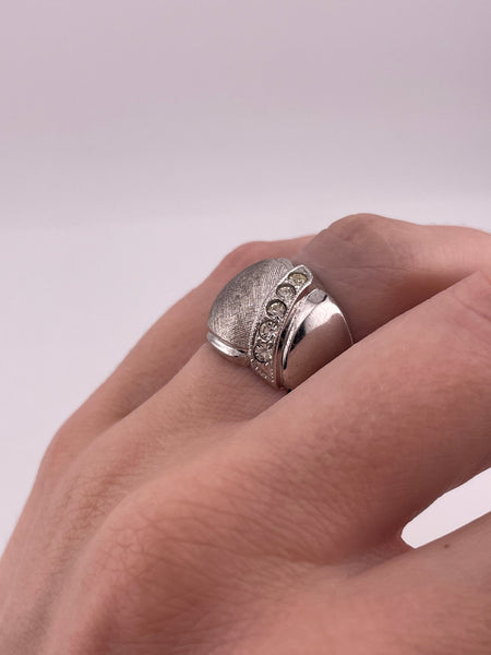 size 6 sterling silver rhodium plated Clark & Coombs textured rhinestone ring