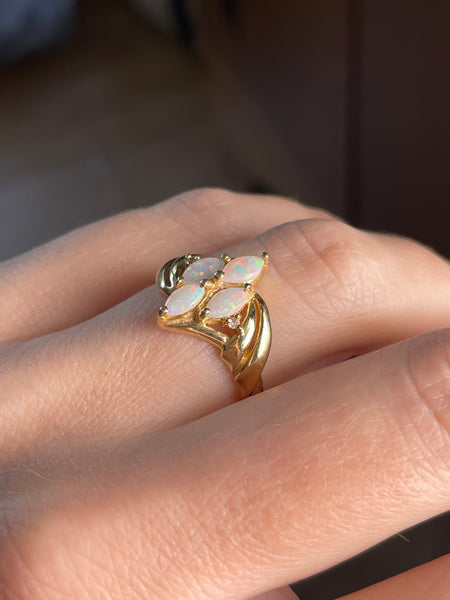size 7.25 14k yellow gold opal & diamond ring