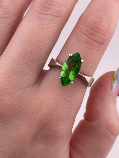 size 9 sterling silver faceted green glass ring