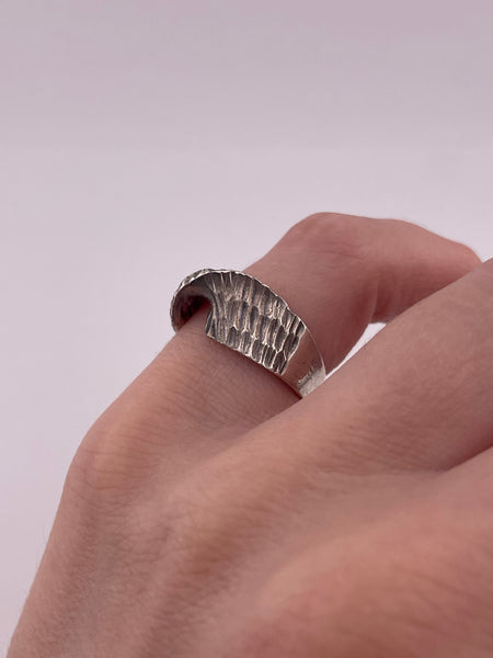 size 6 sterling silver etched twist ring