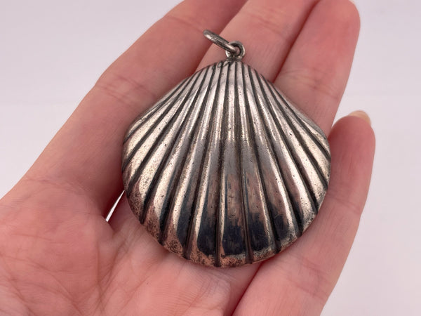 sterling silver stoneless scallop shell pendant