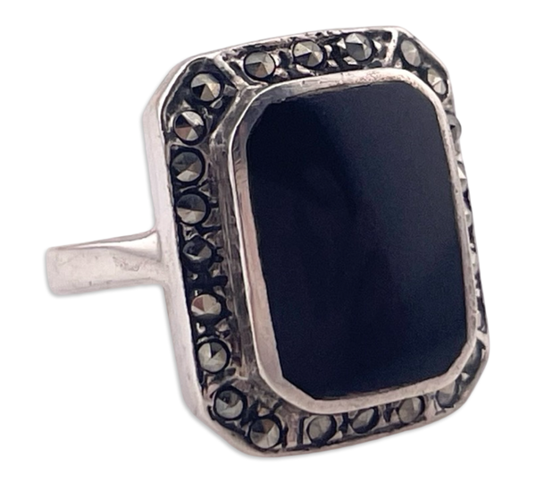 size 6.75 sterling silver black glass marcasite ring