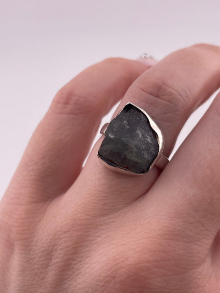 size 7 sterling silver raw labradorite ring