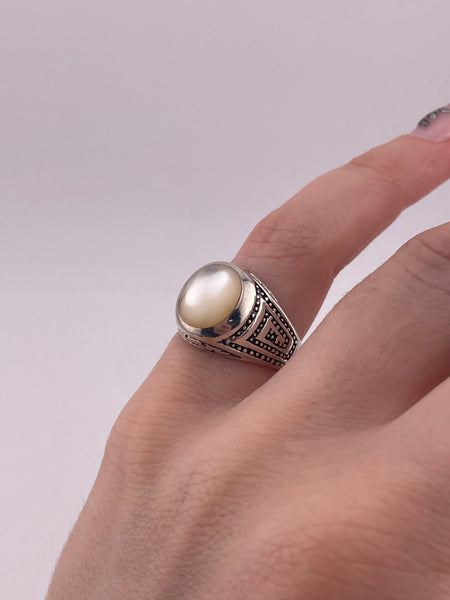 size 6 sterling silver mother of pearl dot design ring
