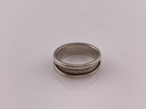 size 7.75 sterling silver stoneless band ring