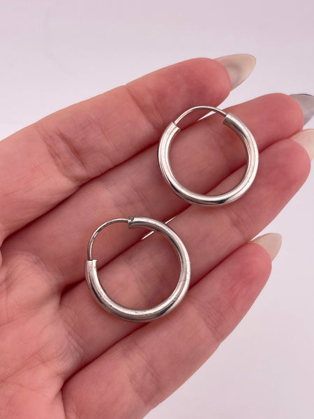 sterling silver 7/8" basic hoop earrings