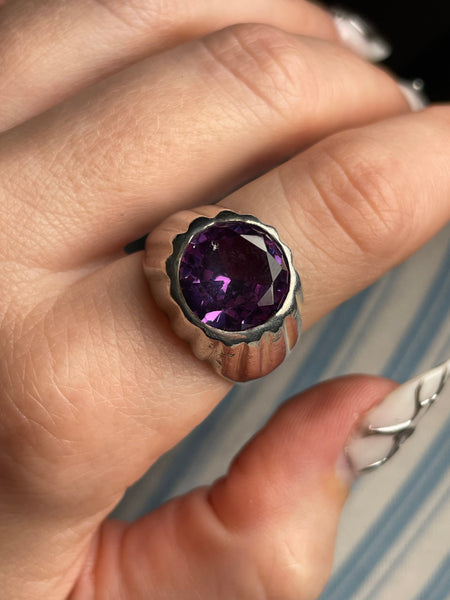 size 8.5 sterling silver purple red blue lab sapphire ring ***AS IS***