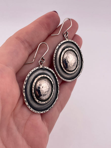 sterling silver stoneless round domed hammered disc dangle earrings