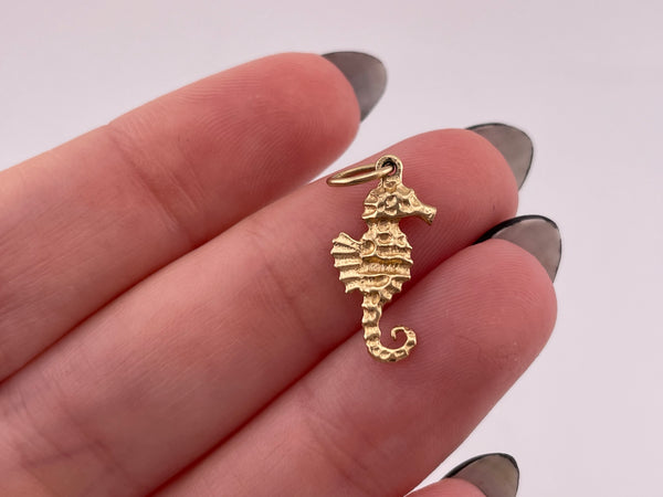 14k gold seahorse charm pendant