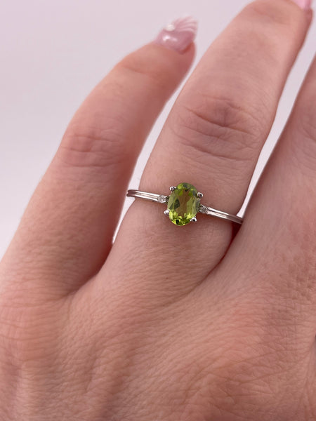 size 7.25 sterling silver rhodium plated peridot lab diamond ring