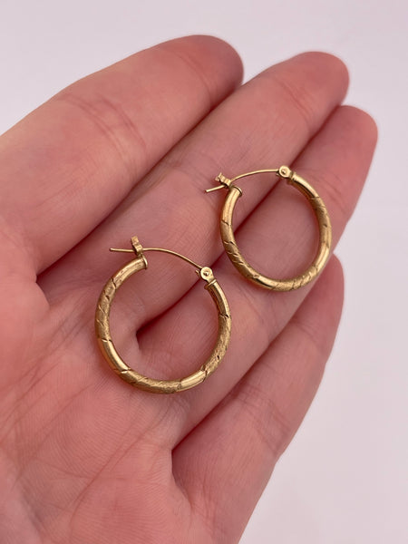 14k yellow gold etched 3/4" hoop earrings