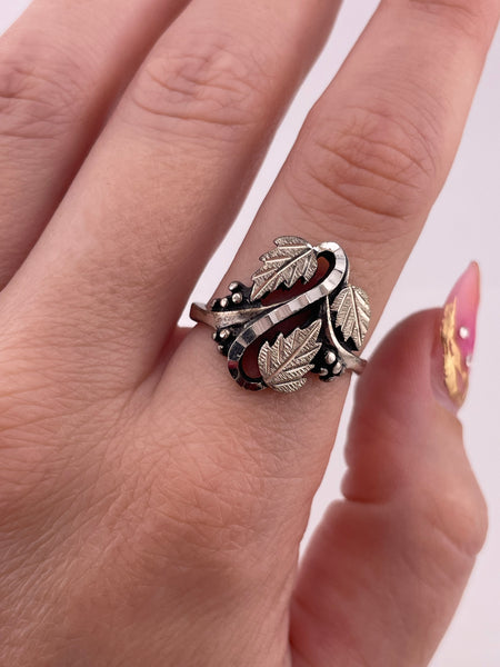size 9 sterling silver leaf ring