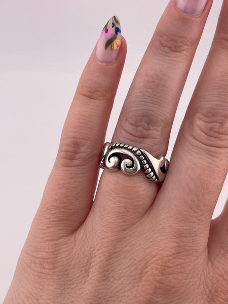 size 6.75 sterling silver stoneless swirl band ring
