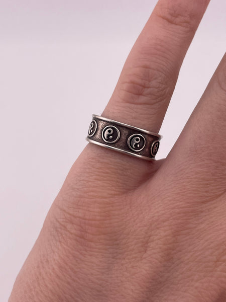 size 5.25 sterling silver yin-yang band ring