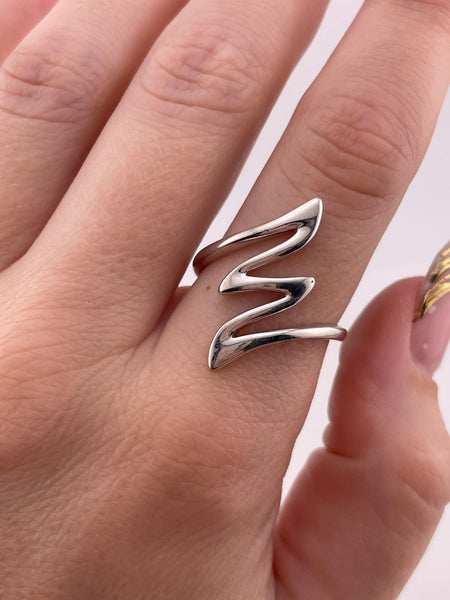 size 9 sterling silver rhodium plated zig zag ring