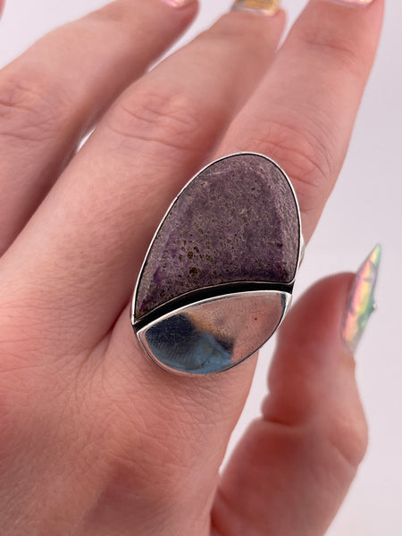 size 7.5 sterling silver purple stone ring