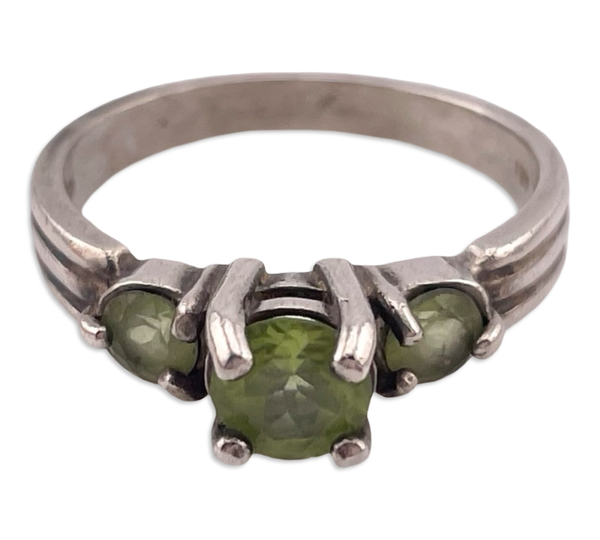 size 10 sterling silver faceted peridot ring