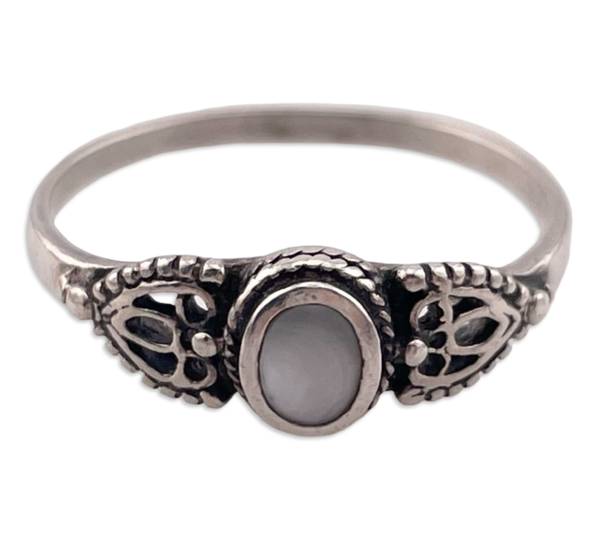 size 6.75 sterling silver mother of pearl ring