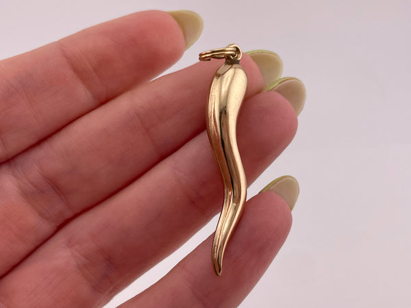 14k yellow gold Italian horn good luck pendant