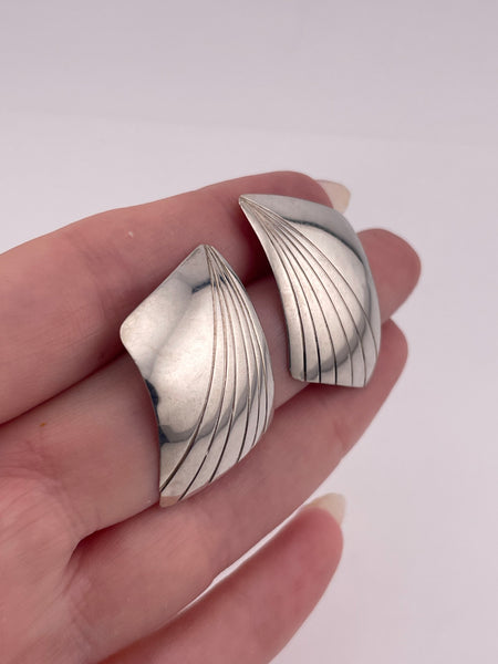 sterling silver lined curved post earrings