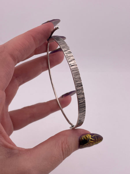 sterling silver stoneless textured bangle bracelet