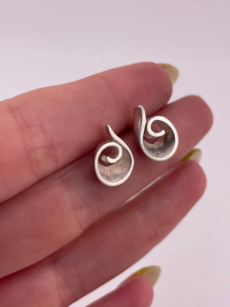 sterling silver small stoneless swirl post earrings