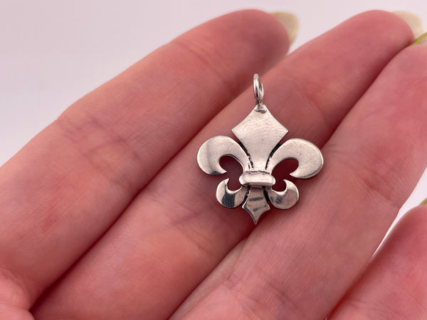 sterling silver fleur-de-lis pendant