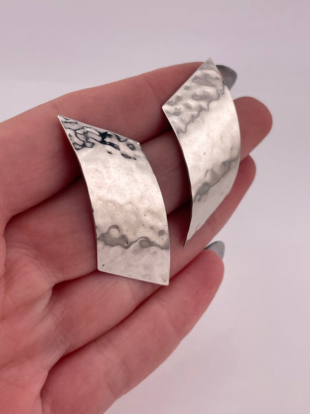 sterling silver curved hammered design post earrings