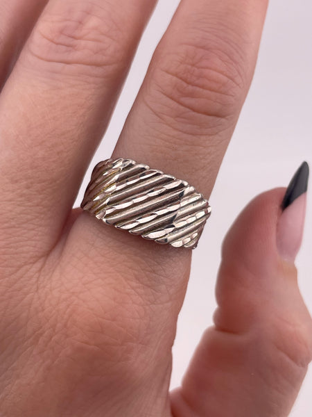 size 8.5 sterling silver stoneless textured etched ring