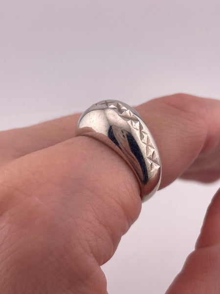 size 7.5 sterling silver stoneless textured ring