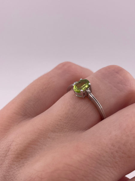 size 7.25 sterling silver rhodium plated peridot lab diamond ring