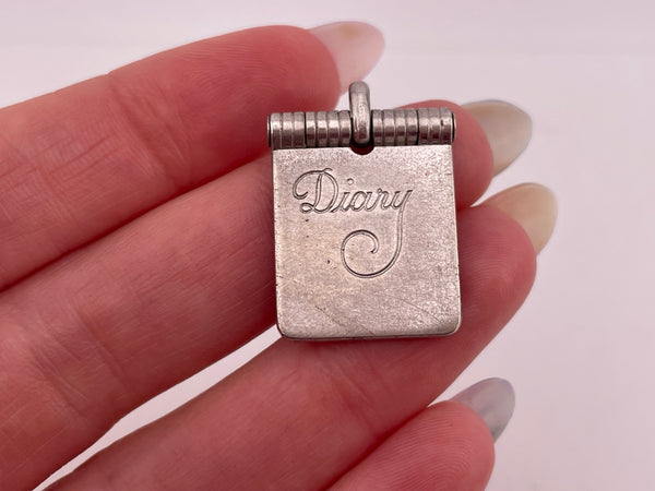 sterling silver 'Marion' diary pendant ***Opens***
