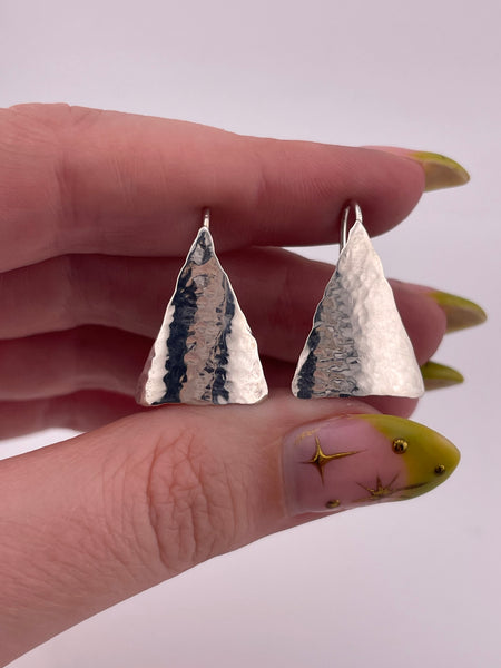 sterling silver stoneless hammered triangle dangle earrings