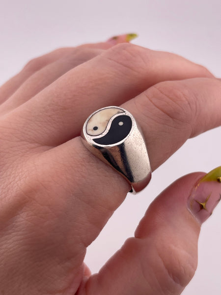 size 10.5 sterling silver Mexican yin-yang resin ring
